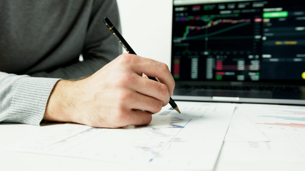 candlestick patterns, stock chart analysis, Technical analysis, Stock candlesticks, Trading candlestick patterns, Candlestick chart basics, Reading candlestick charts, How to read candlestick charts,Candlestick chart learning